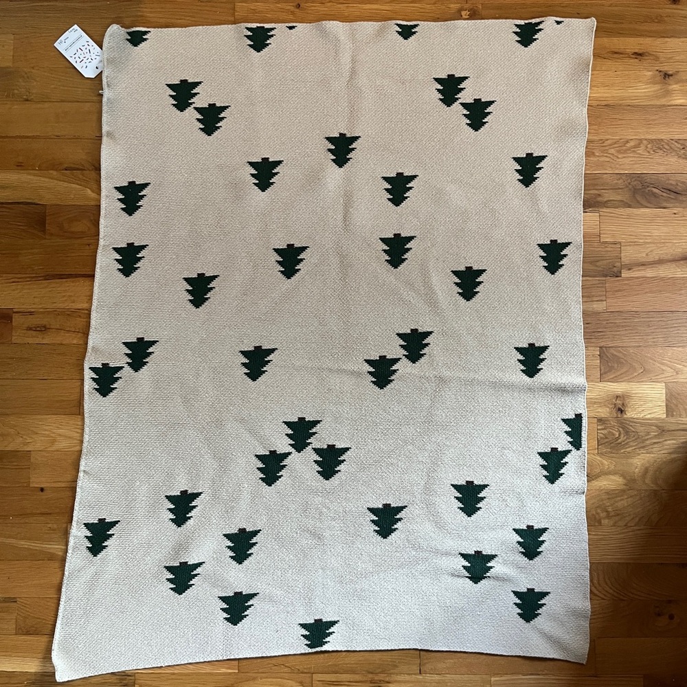 Rare NWT Fin and Vince Pine blanket, baby size